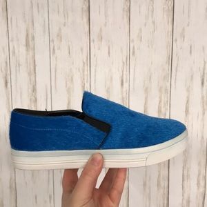 DollHouse Blue Fuzzy Slip On Sneakers Women’s 7.5